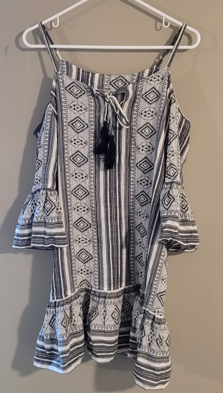 Women's top black/white size medium geometric pattern by ELAN
